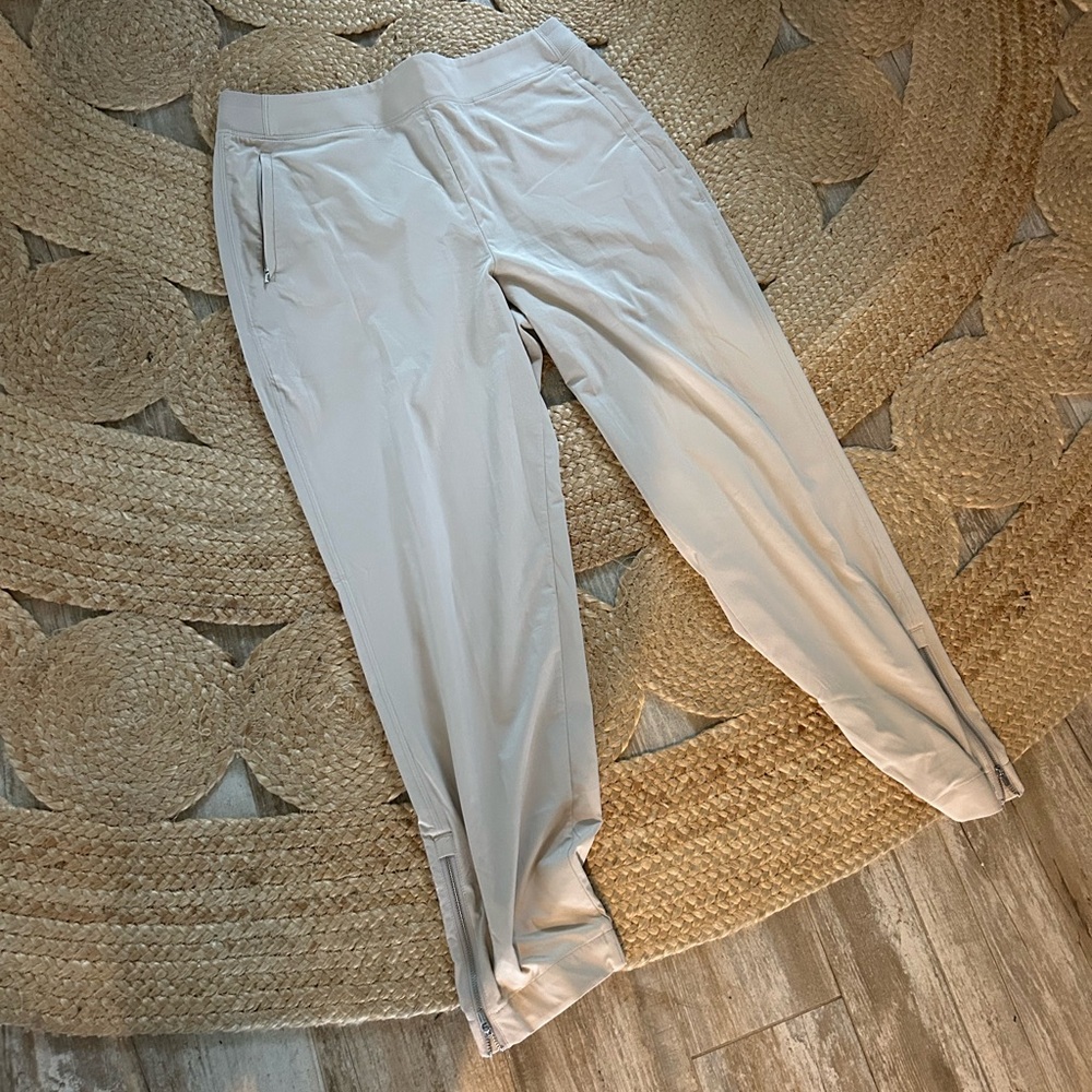 Lightweight cream color athletea pants w front and back pockets